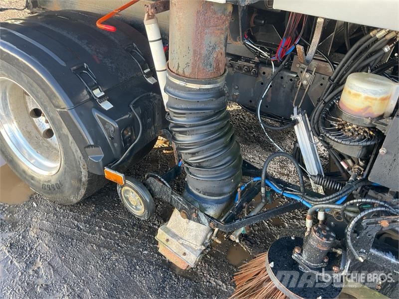 Volvo 440HP Sweeper Truck Прибиральні машини