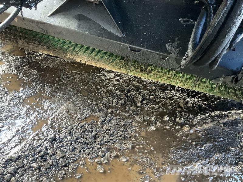 Volvo 440HP Sweeper Truck Прибиральні машини