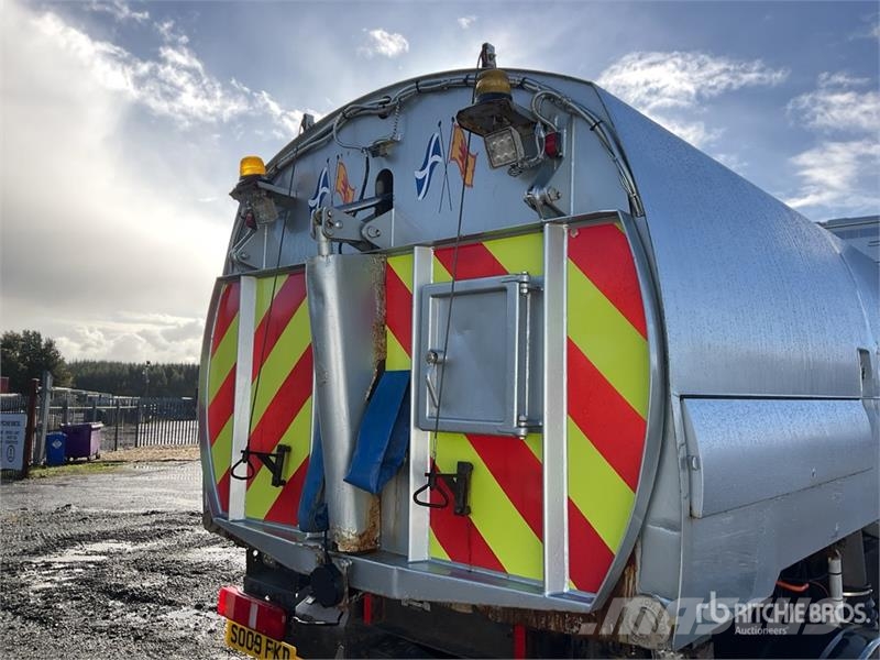 Volvo 440HP Sweeper Truck Прибиральні машини