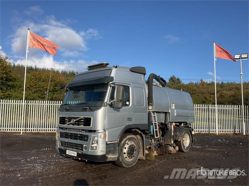 Volvo 440HP Sweeper Truck Прибиральні машини