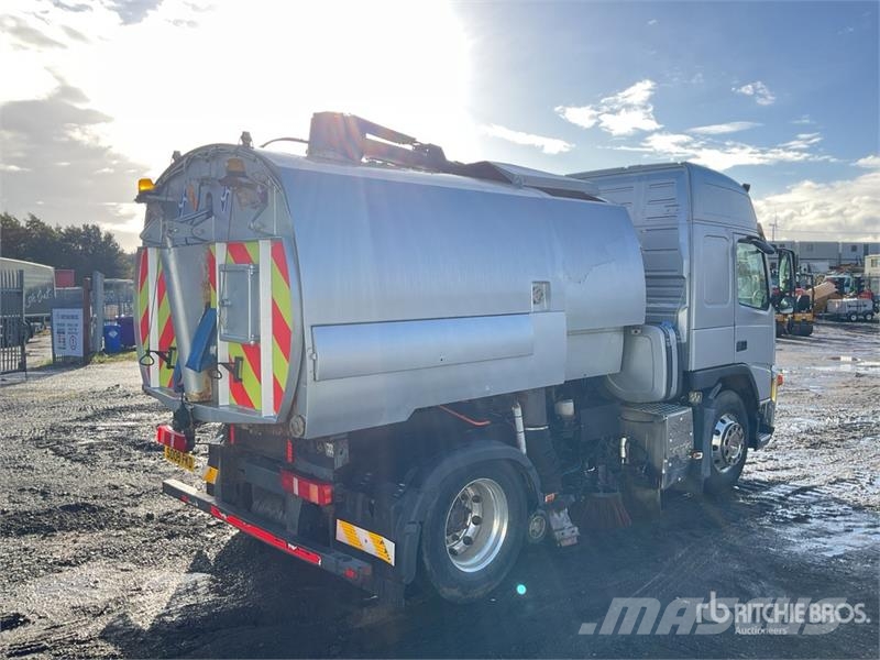 Volvo 440HP Sweeper Truck Прибиральні машини