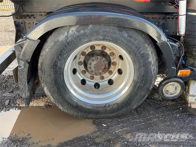 Volvo 440HP Sweeper Truck Прибиральні машини