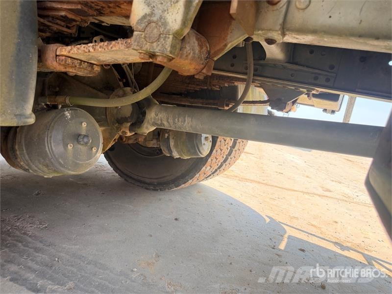 Volvo 9000 L on Volvo 285 4x2 Repandeuse A Bitume 4x2 As شاحنات ذات صهاريج