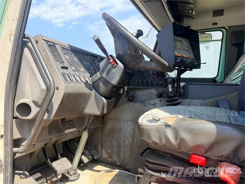 Volvo 9000 L on Volvo 285 4x2 Repandeuse A Bitume 4x2 As شاحنات ذات صهاريج