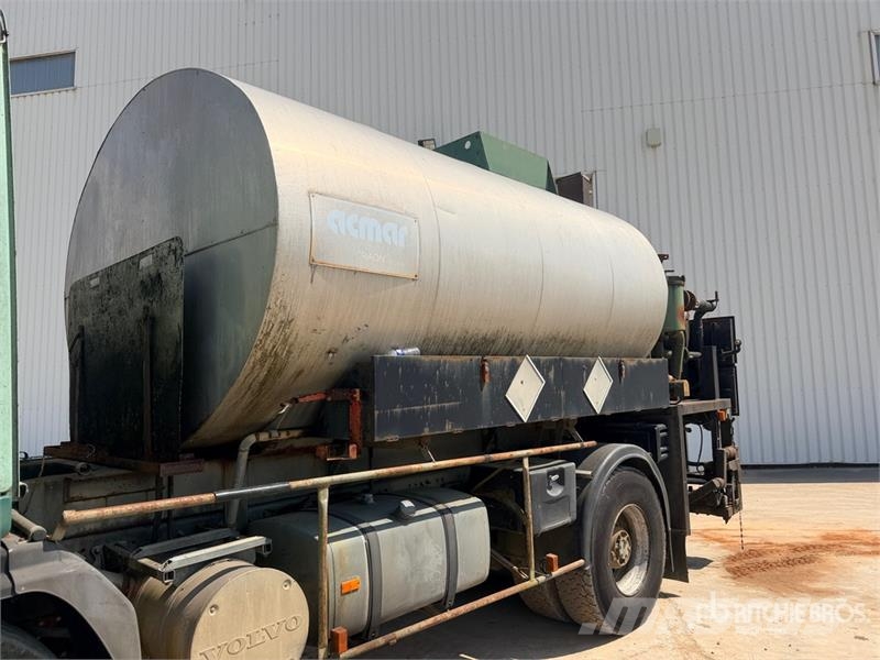 Volvo 9000 L on Volvo 285 4x2 Repandeuse A Bitume 4x2 As شاحنات ذات صهاريج
