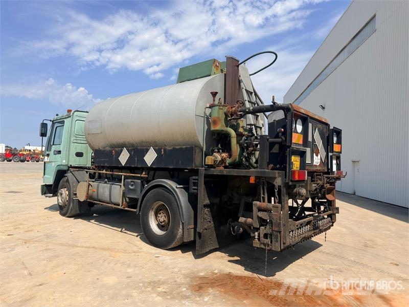 Volvo 9000 L on Volvo 285 4x2 Repandeuse A Bitume 4x2 As شاحنات ذات صهاريج