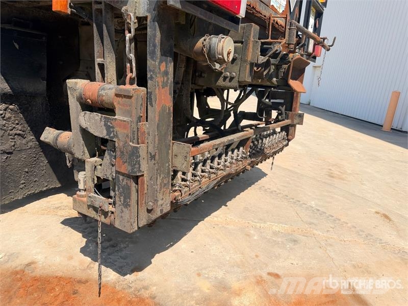 Volvo 9000 L on Volvo 285 4x2 Repandeuse A Bitume 4x2 As شاحنات ذات صهاريج