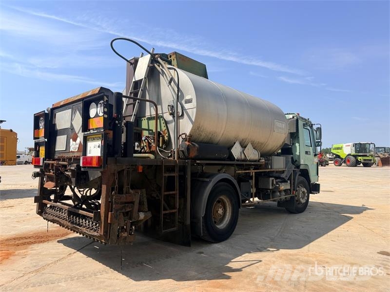 Volvo 9000 L on Volvo 285 4x2 Repandeuse A Bitume 4x2 As شاحنات ذات صهاريج