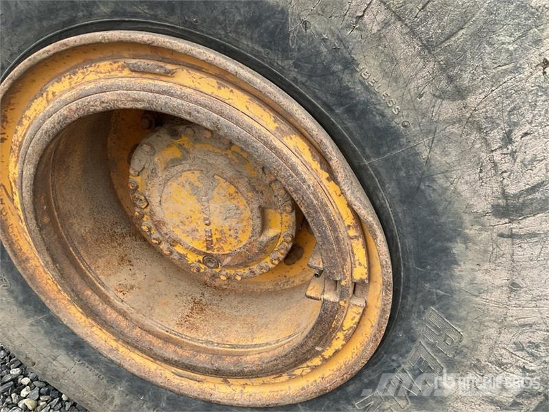 Volvo A25D Zglobni demperji