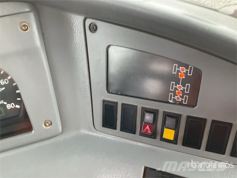 Volvo A25D Zglobni demperji