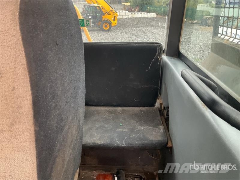 Volvo A25D Zglobni demperji