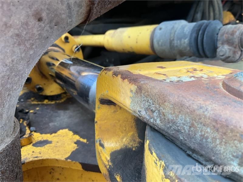 Volvo A25D Zglobni demperji