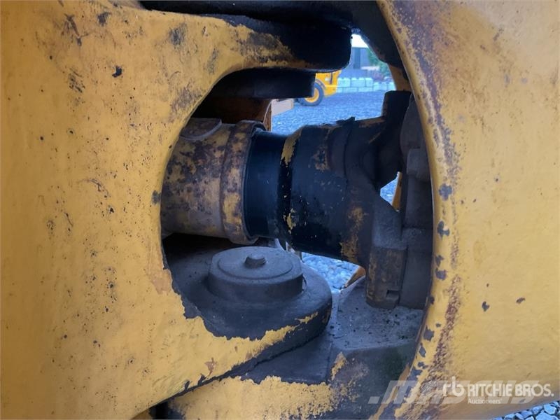 Volvo A25D Zglobni demperji