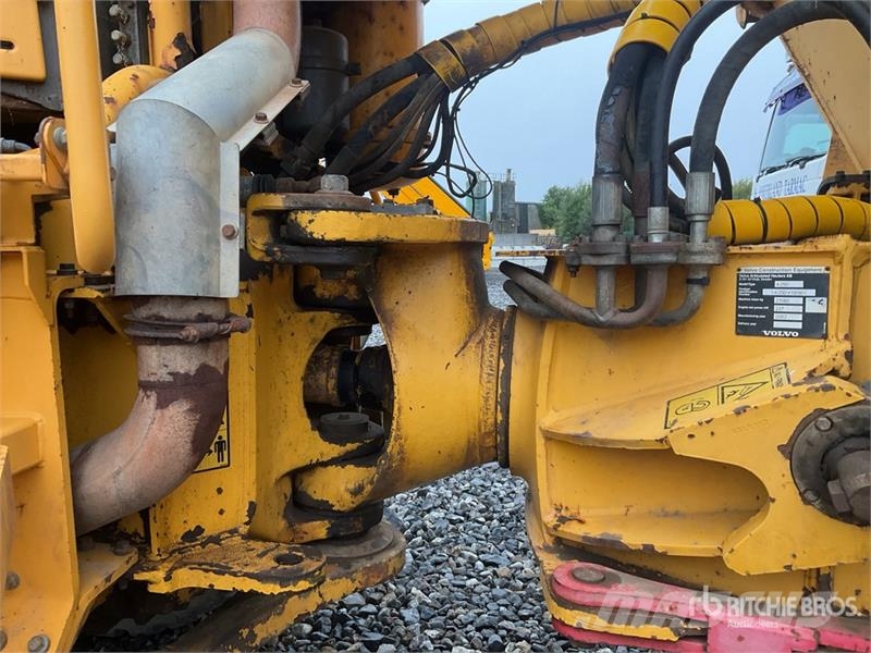 Volvo A25D Zglobni demperji