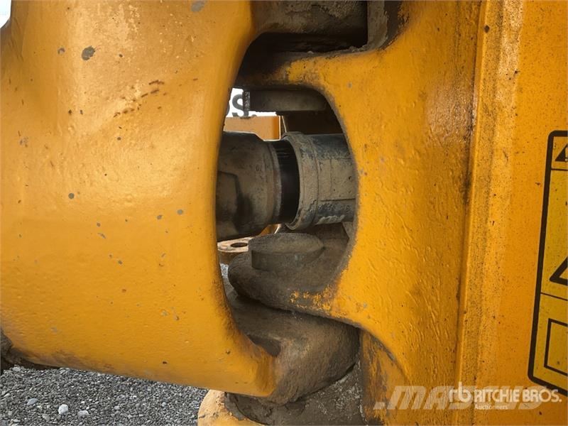 Volvo A25E Liigendraamiga pinnaseveokid