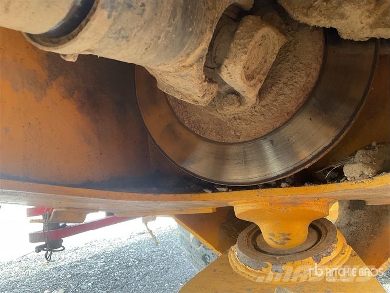 Volvo A25E Liigendraamiga pinnaseveokid