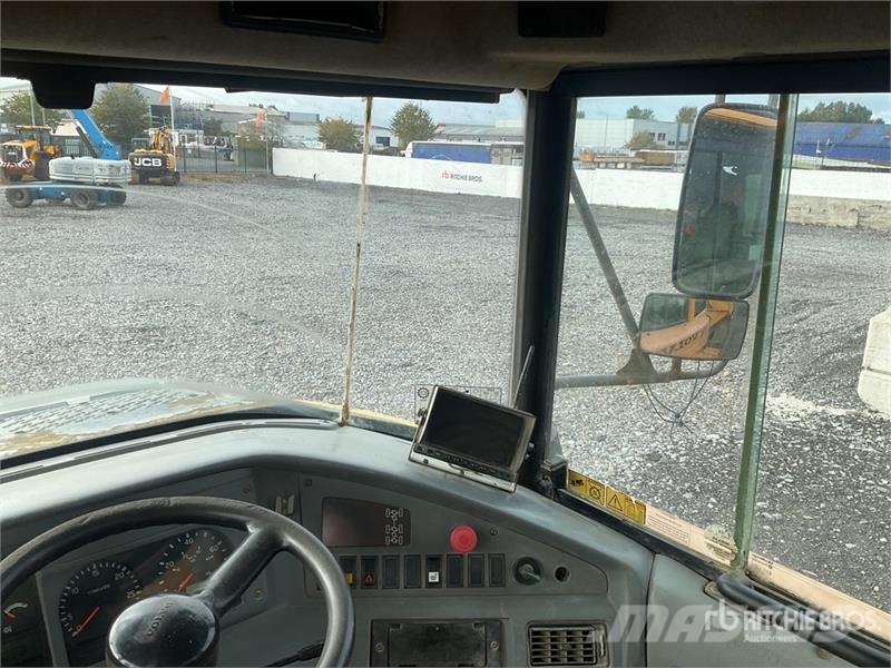 Volvo A25E Liigendraamiga pinnaseveokid