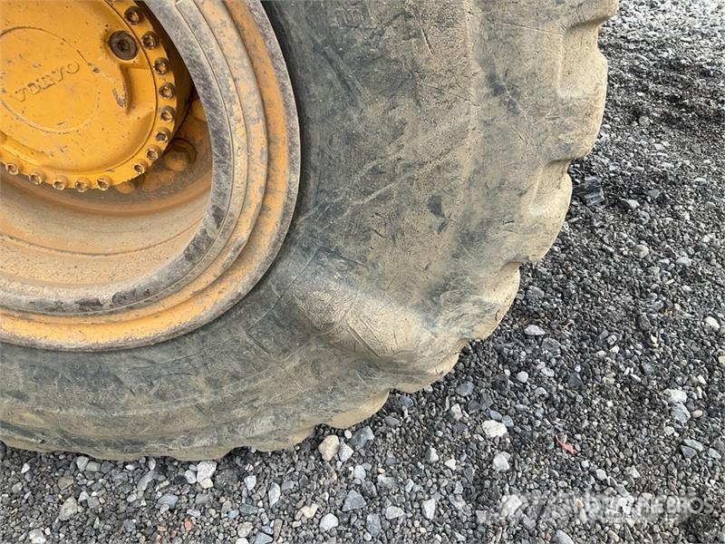Volvo A25E Liigendraamiga pinnaseveokid