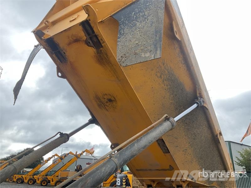 Volvo A25E Liigendraamiga pinnaseveokid