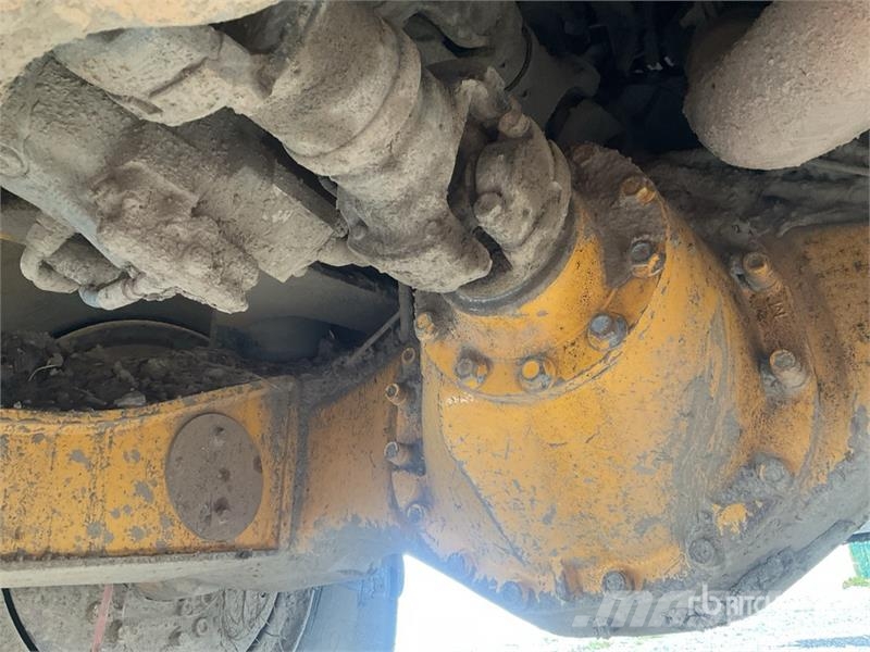 Volvo A25E Liigendraamiga pinnaseveokid