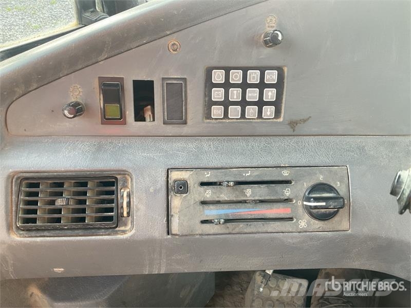 Volvo A25E Liigendraamiga pinnaseveokid