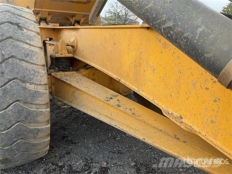 Volvo A25E Liigendraamiga pinnaseveokid