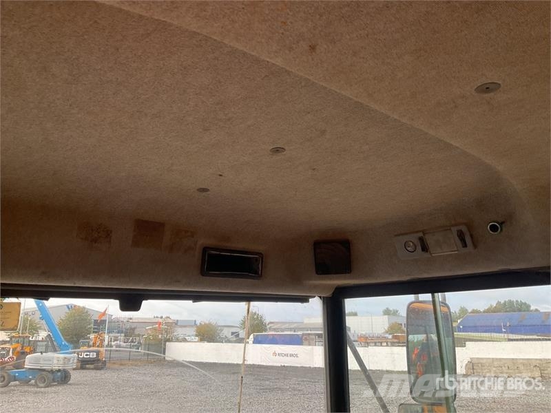Volvo A25E Liigendraamiga pinnaseveokid
