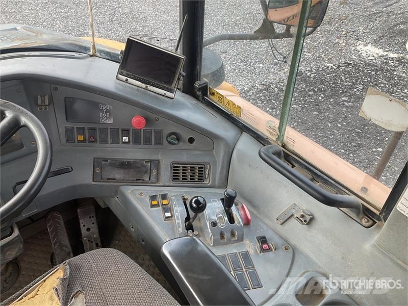 Volvo A25E Liigendraamiga pinnaseveokid