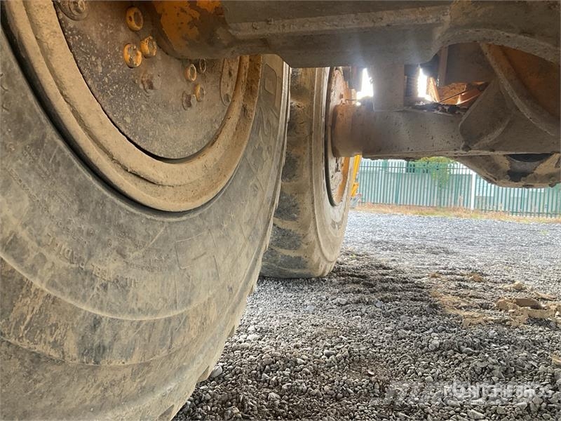 Volvo A25E Liigendraamiga pinnaseveokid