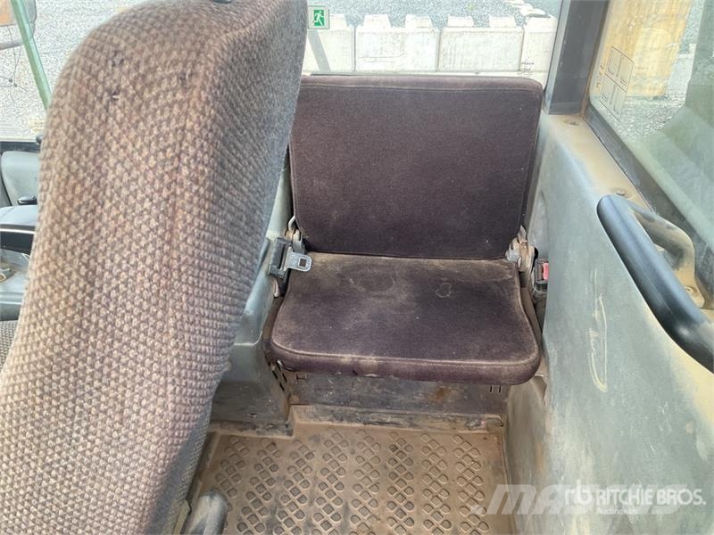 Volvo A25E Liigendraamiga pinnaseveokid
