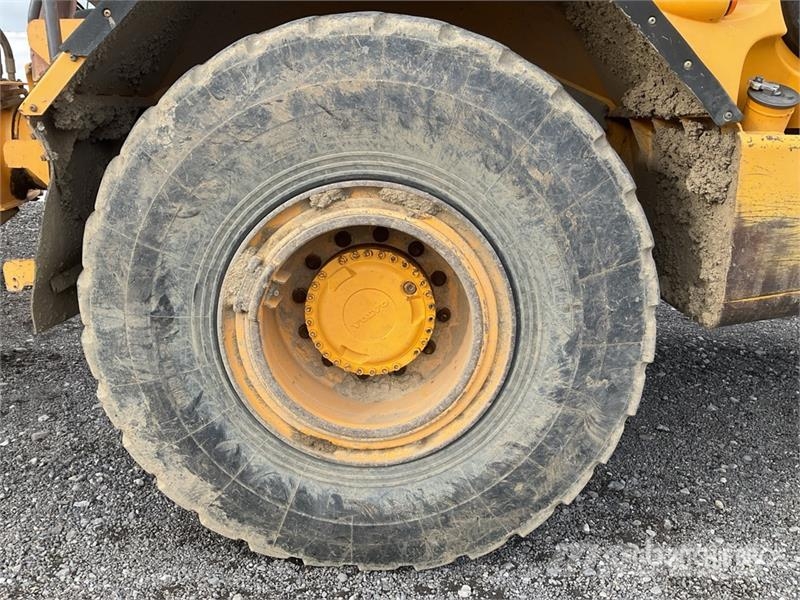 Volvo A25E Liigendraamiga pinnaseveokid