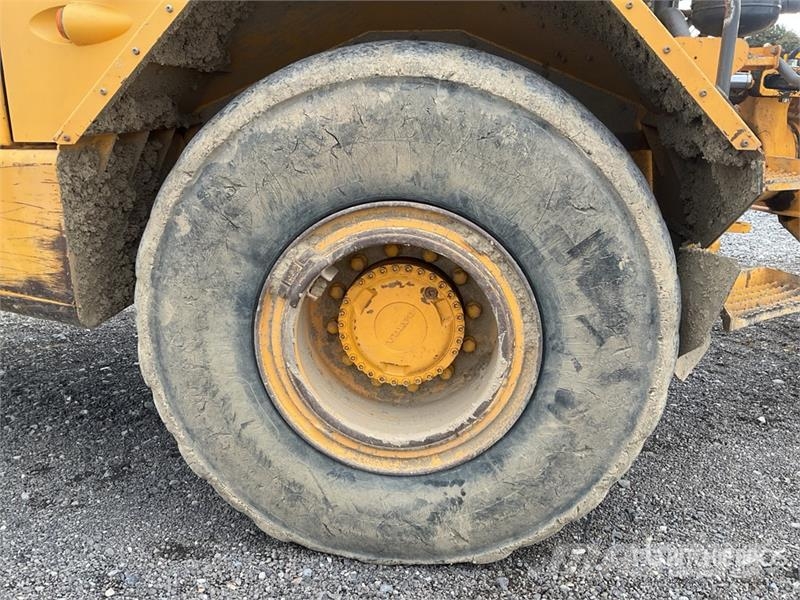 Volvo A25E Liigendraamiga pinnaseveokid