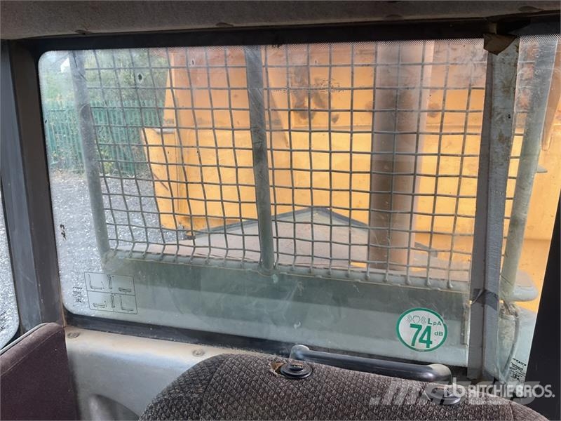 Volvo A25E Liigendraamiga pinnaseveokid