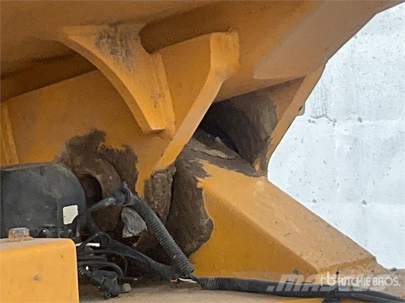 Volvo A25E Liigendraamiga pinnaseveokid