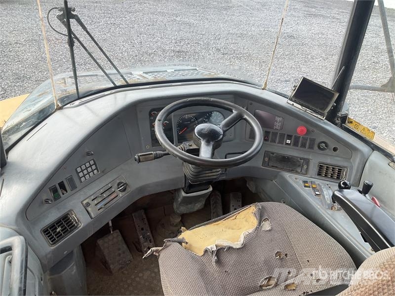 Volvo A25E Liigendraamiga pinnaseveokid
