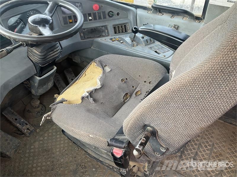 Volvo A25E Liigendraamiga pinnaseveokid