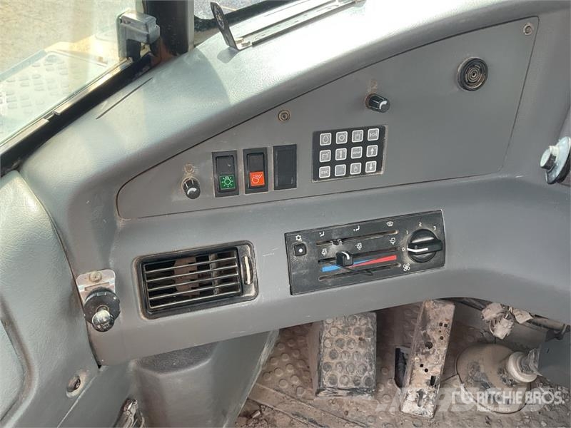 Volvo A25E Dumper - Knickgelenk