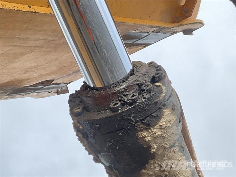 Volvo A25E Liigendraamiga pinnaseveokid