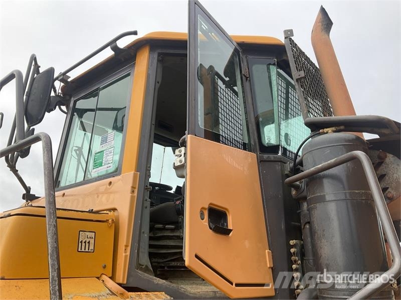 Volvo A25E Liigendraamiga pinnaseveokid