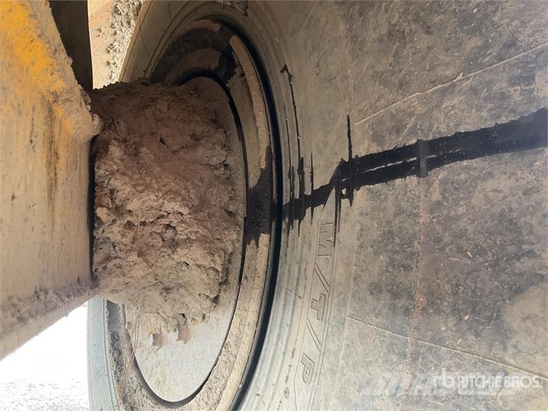 Volvo A25E Liigendraamiga pinnaseveokid