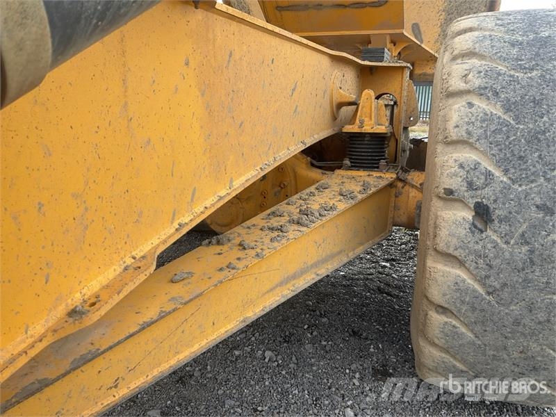 Volvo A25E Liigendraamiga pinnaseveokid