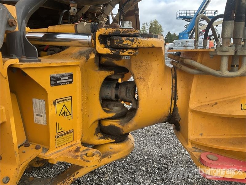 Volvo A25E Liigendraamiga pinnaseveokid