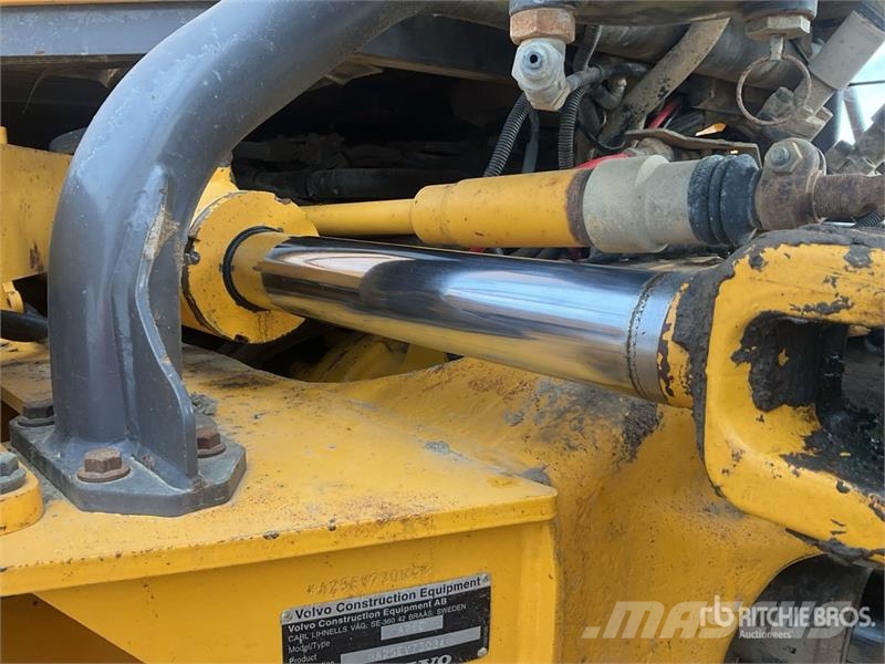 Volvo A25E Liigendraamiga pinnaseveokid