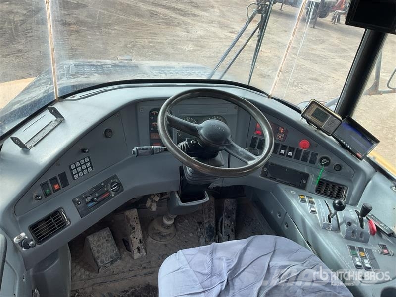 Volvo A25E Dumper - Knickgelenk
