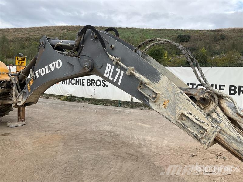 Volvo BL71 لوادر ذات جرافات عكسية