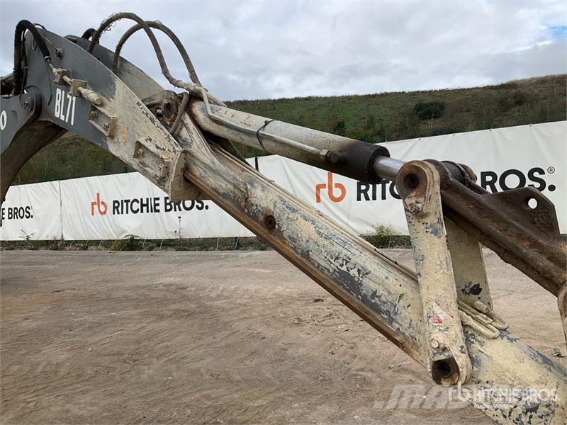 Volvo BL71 لوادر ذات جرافات عكسية
