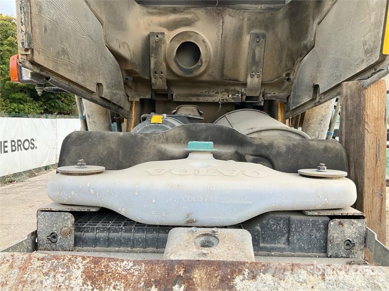 Volvo BL71 لوادر ذات جرافات عكسية