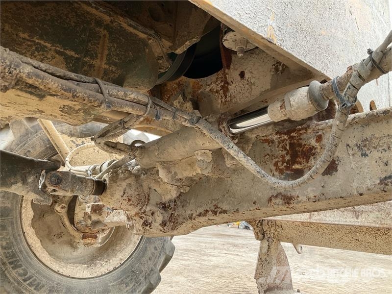 Volvo BL71 لوادر ذات جرافات عكسية