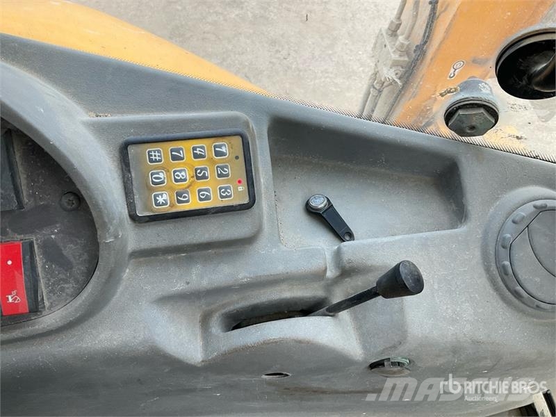 Volvo BL71 لوادر ذات جرافات عكسية