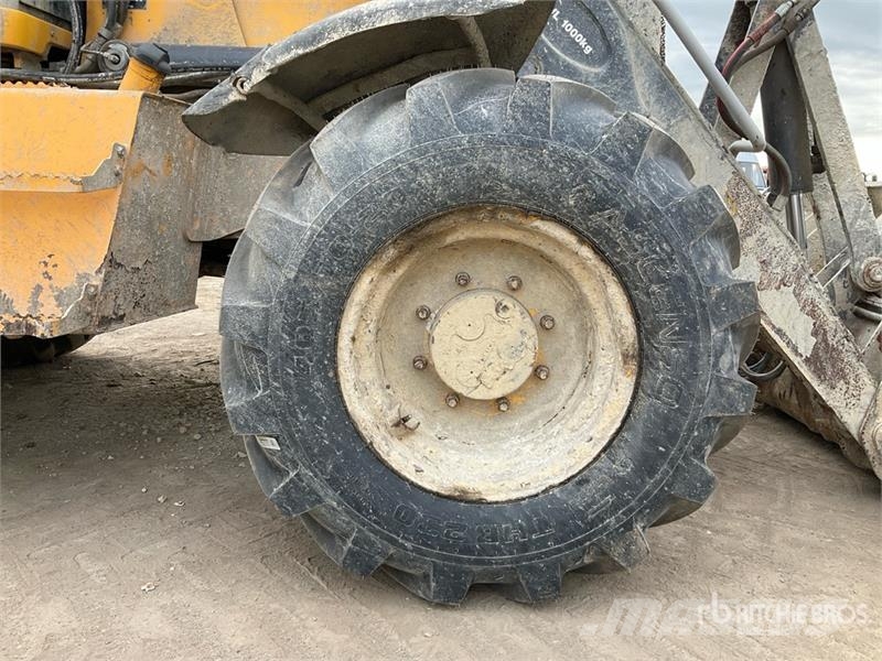 Volvo BL71 لوادر ذات جرافات عكسية